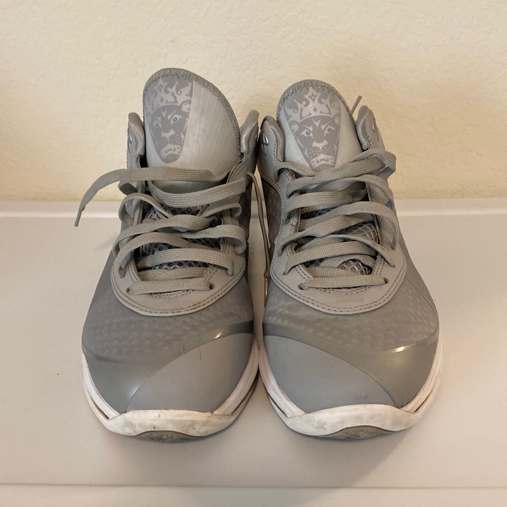 Lebron 8 V/2 Low Wolf Grey Size 10.5